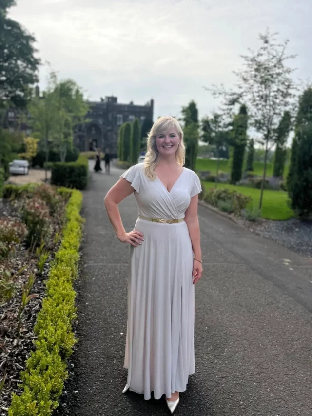 Vielen Dank liebe Lisa für das Foto. 🫶🏼
Du siehst echt toll aus!

Ps: Das Kleid gibt es auch in weinrot, marineblau, grün und royalblau.

#eveningdress #glitzerkleid #thüringen #scotland #eventmode