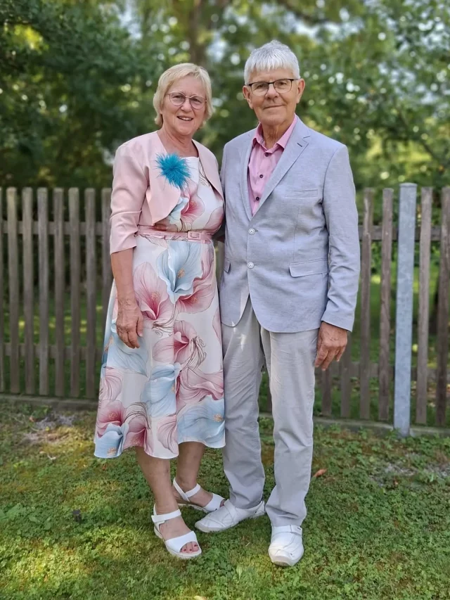 Das perfekte Outfit zur Schuleinführungsfeier des Enkels - mit den leichten Sommerqualitäten hat man ein angenehmes Tragegefühl, auch bei hohen Temperaturen. ☀️🎉🤗🍰☕
❤️ Dankeschön für das Foto liebe Christel.

Wir wünschen allen Kindern einen guten Start ins neue Schuljahr. 

#schulanfang #styleover60 #jena #gera #greiz
